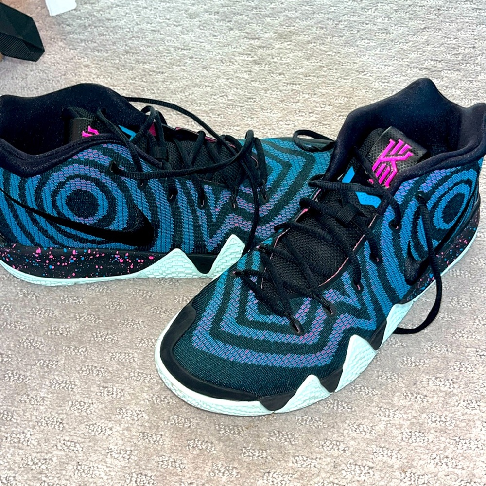 RARE Kyrie 4 EP 80s Decade Pack Size 13 basketball shoes